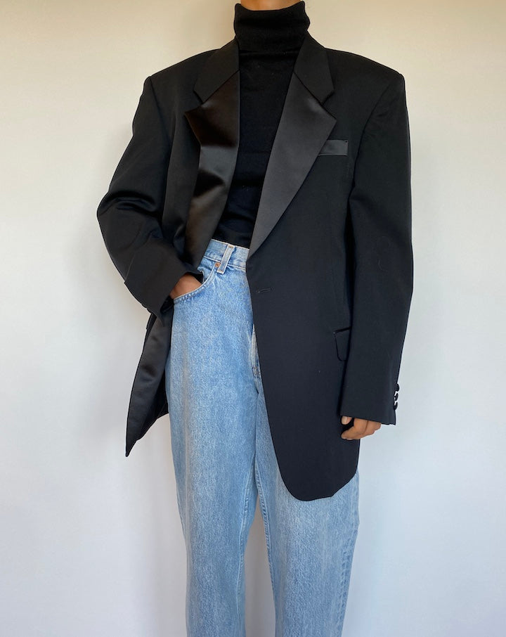 VINTAGE OVERSIZED BLACK BLAZER 1660
