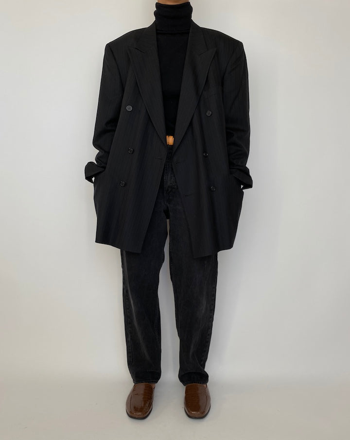 VINTAGE BLACK PINSTRIPED OVERSIZED BLAZER 1672