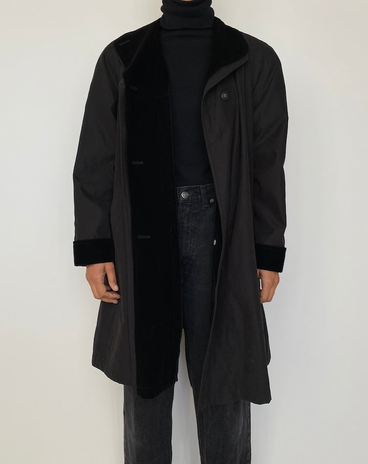 VINTAGE BLACK COAT 1681