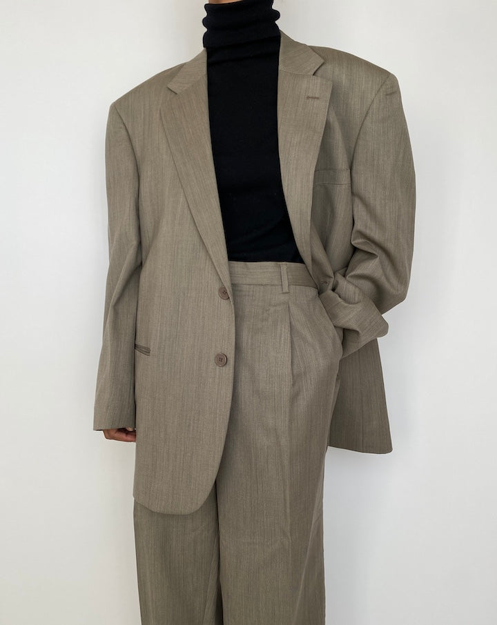 VINTAGE OVERSIZED BEIGE SUIT 1687