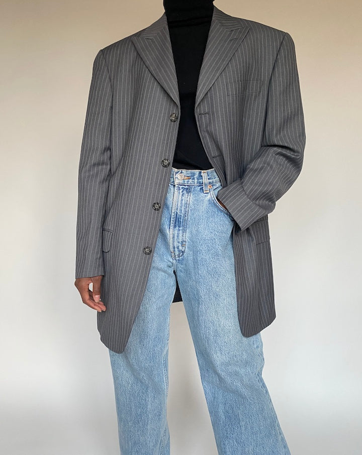 VINTAGE OVERSIZED BEAUTIFUL GREY PINSTRIPED BLAZER 1695