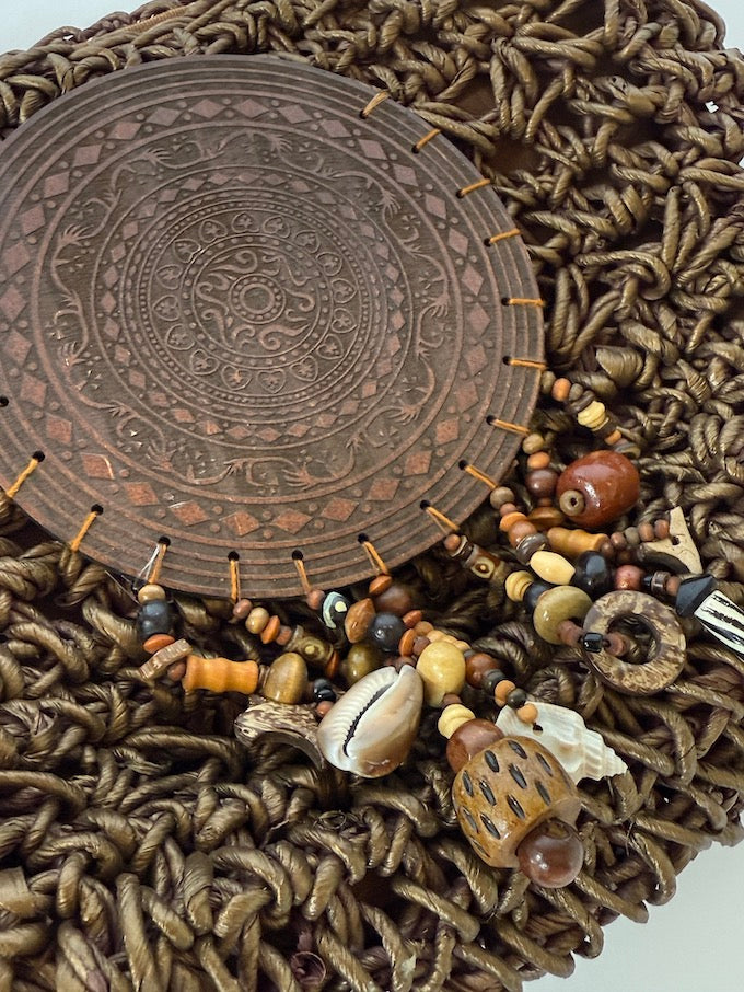 VINTAGE RAFFIA TOTE with beads & seashells brown