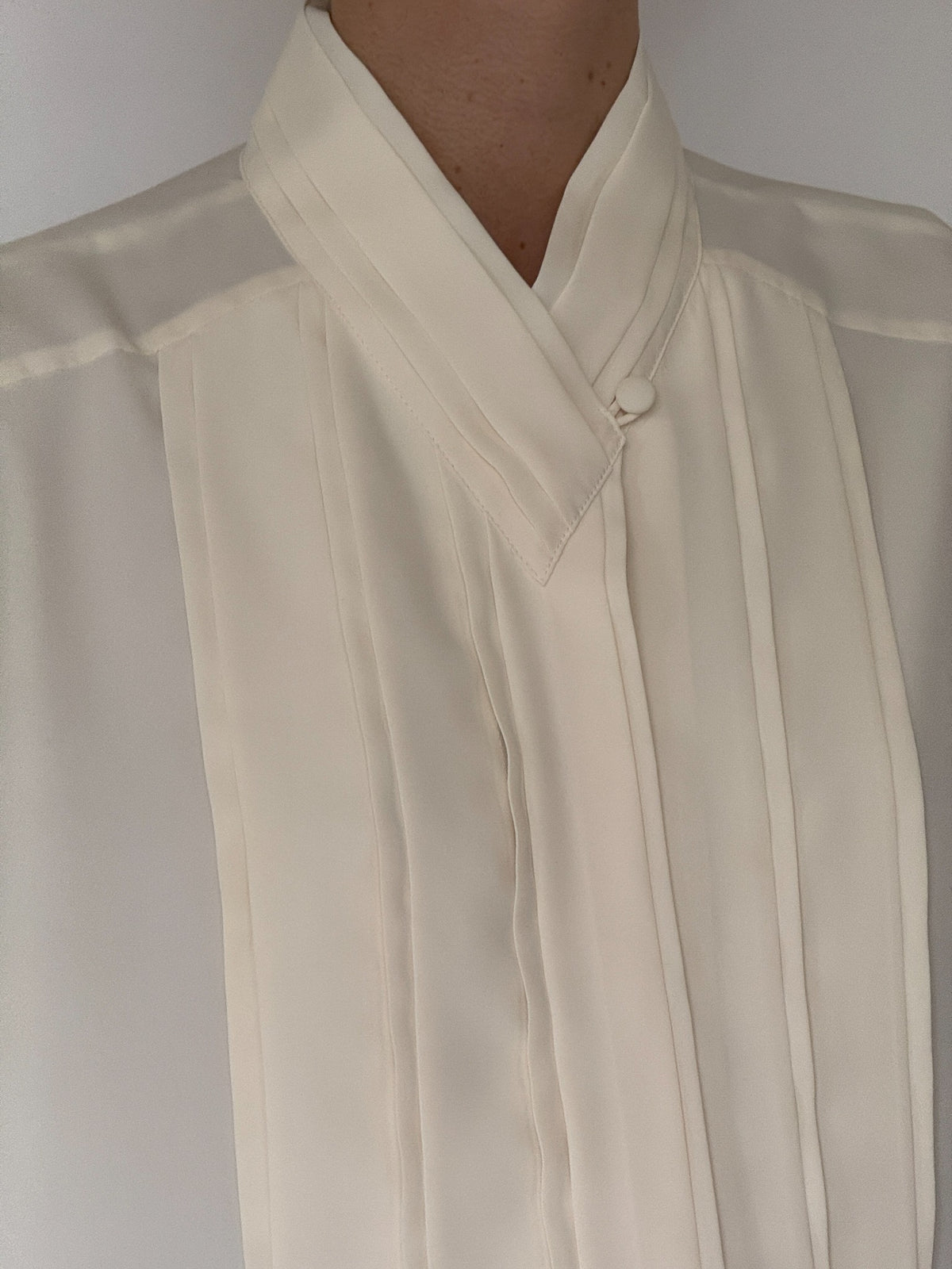 Vintage ivory pleated Christie & Jill blouse