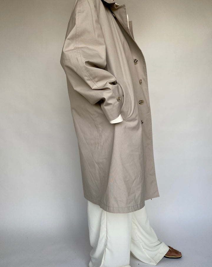 VINTAGE OVERSIZED LIGHT BEIGE COAT 747