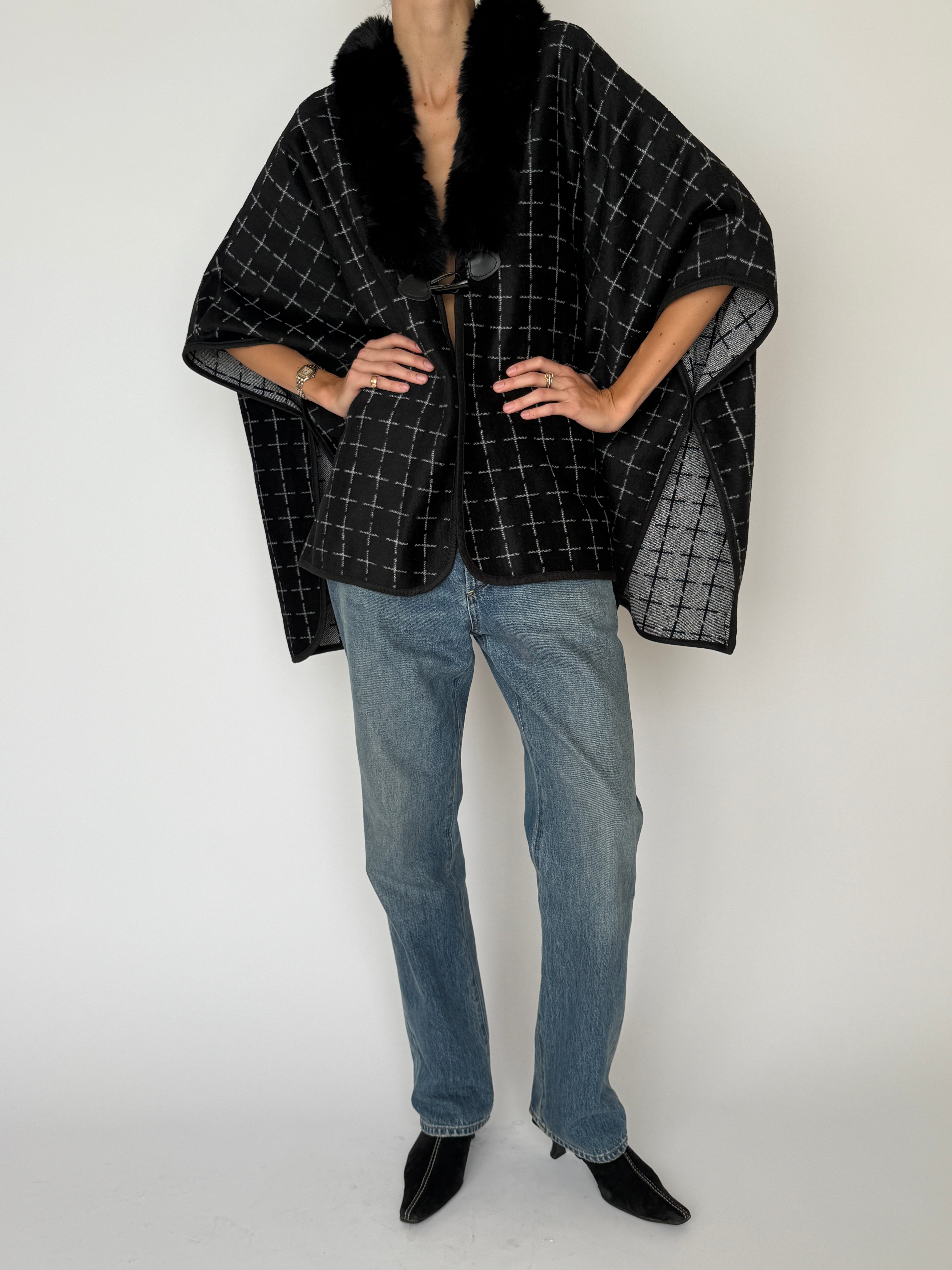 Vintage Faux-Fur Trim Cape Black 6463