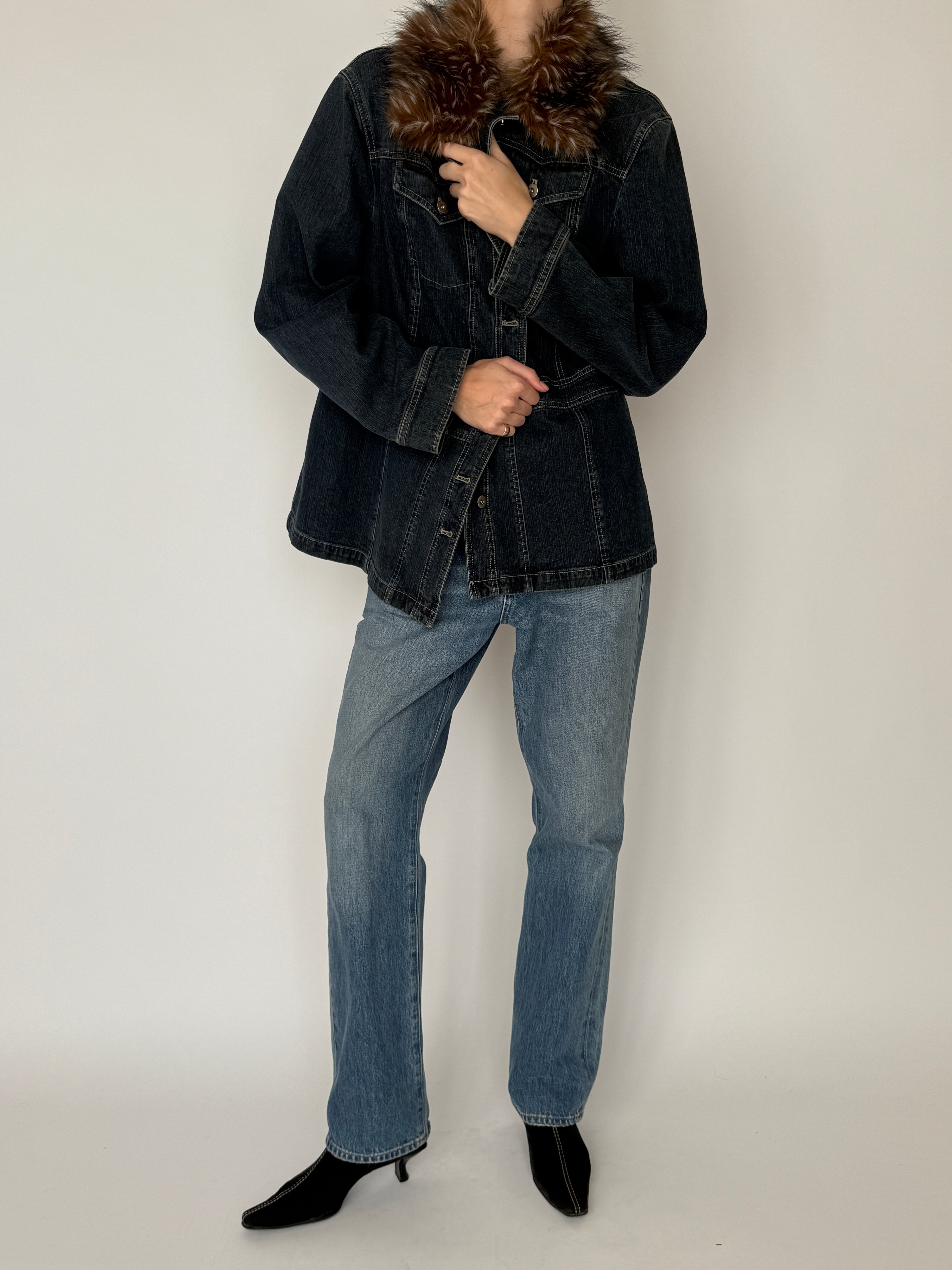Vintage denim jacket faux fur collar blue front view
