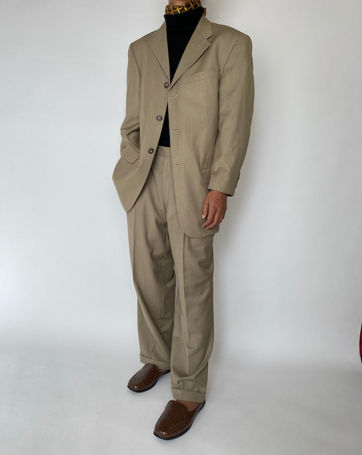 VINTAGE BEAUTIFUL LIGHT BEIGE SUIT 1815