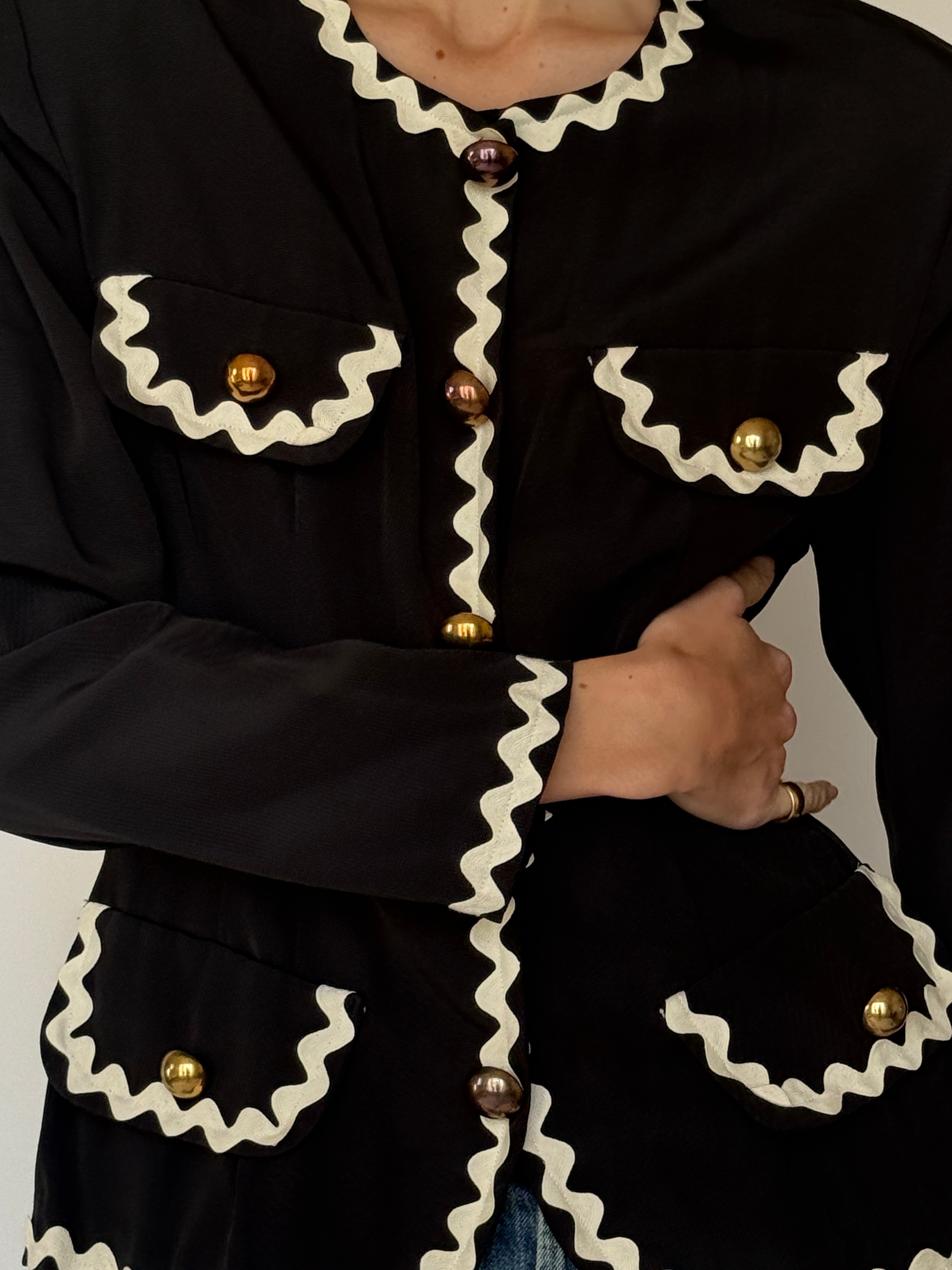 Vintage Black Blazer with Contrast Trim 7018