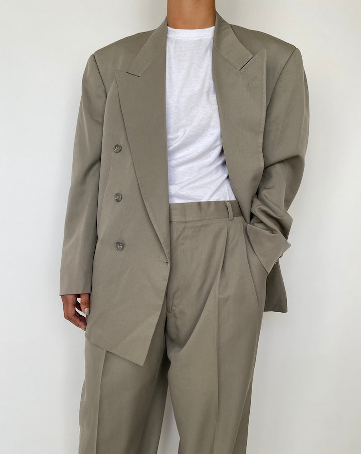 VINTAGE OVERSIZED BEIGE SUIT 1891