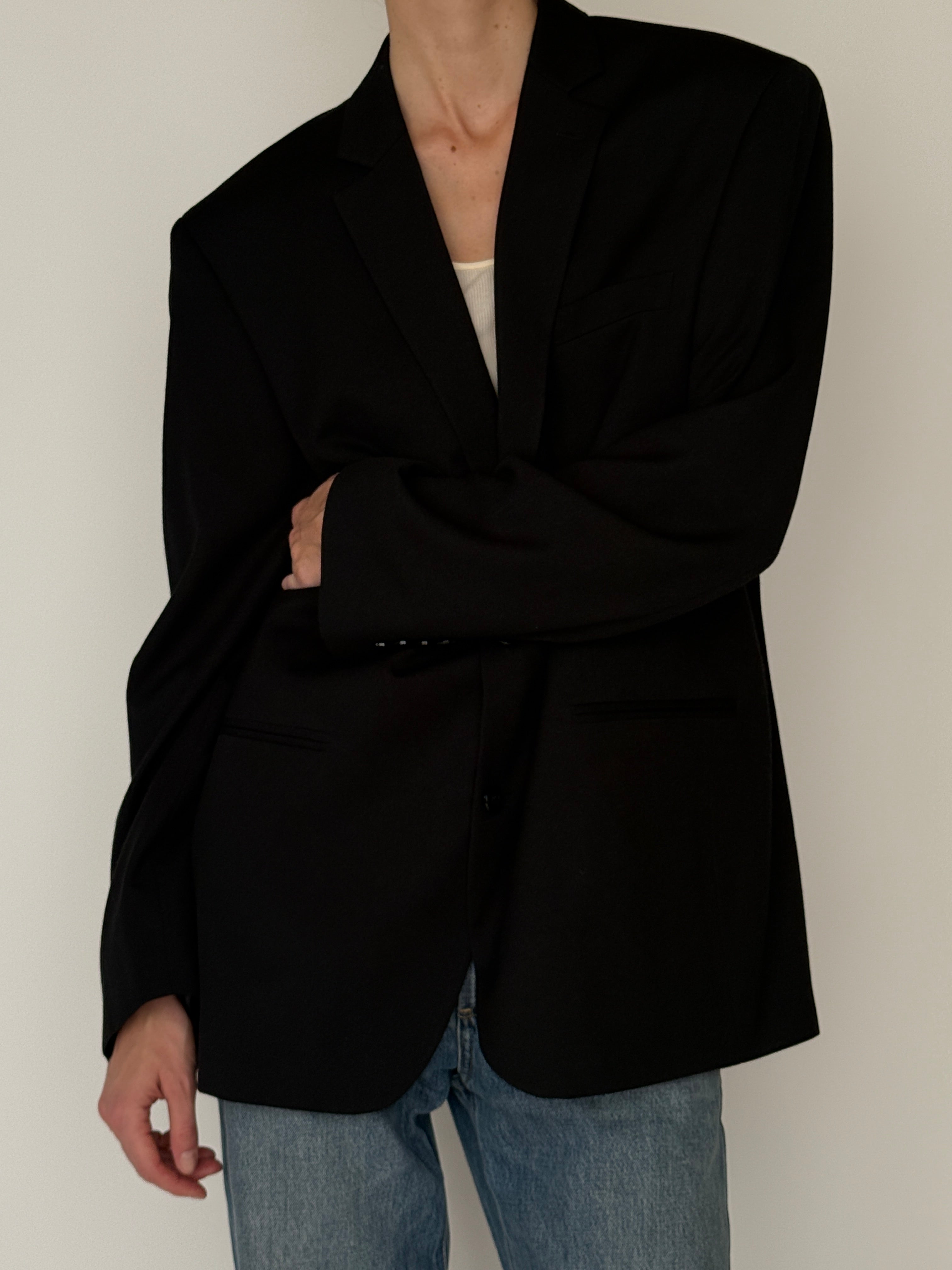 Vintage black single-breasted blazer button closure detail