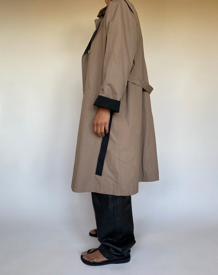 VINTAGE OVERSIZED BEIGE TRENCH 2656