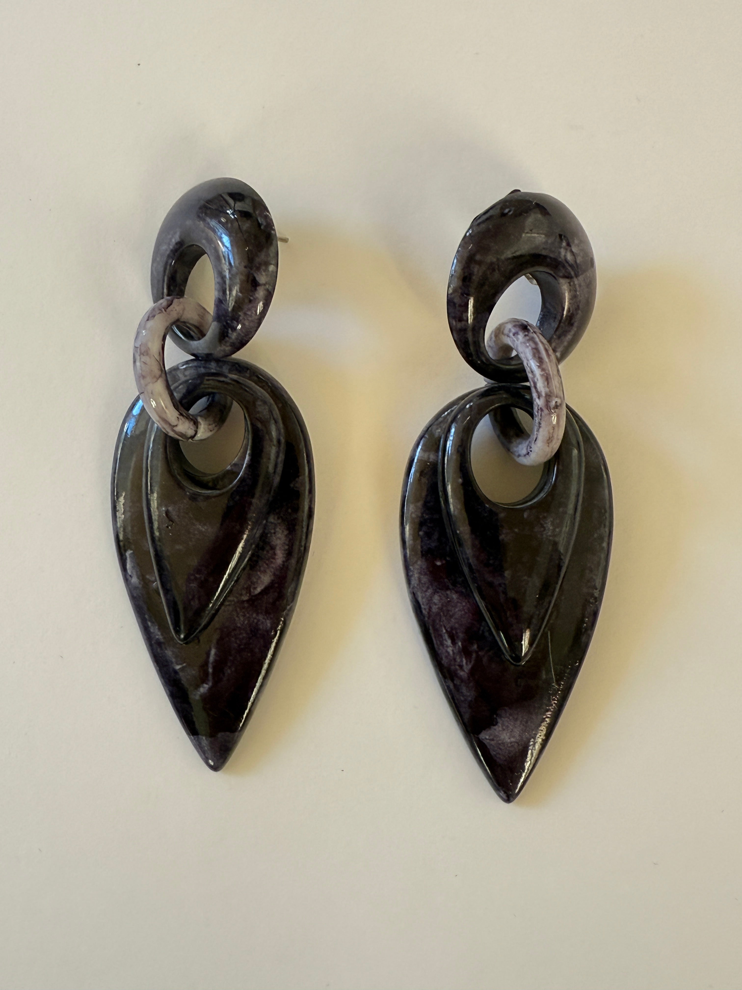 Vintage dangle leaf shape earring black