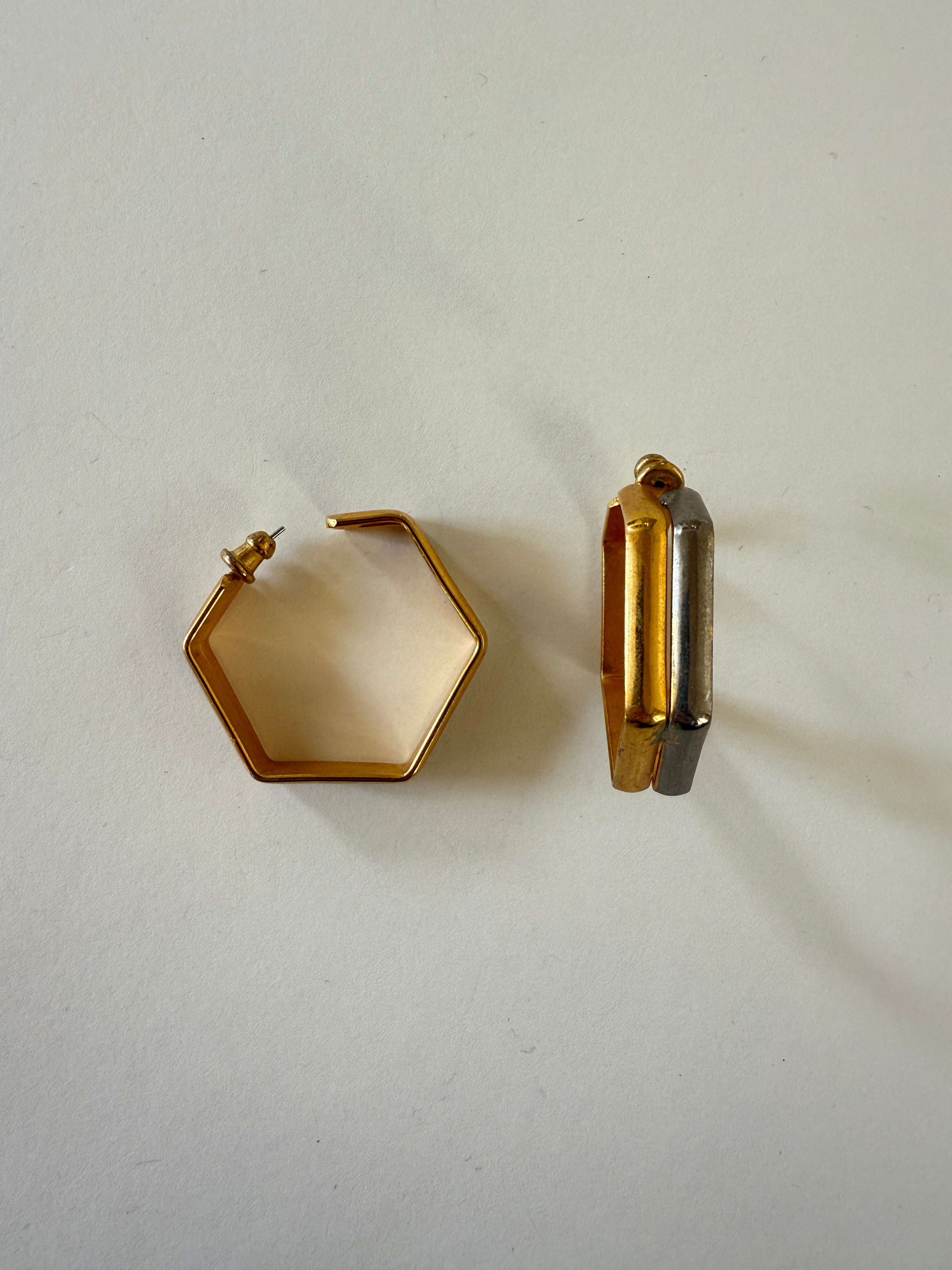 Vintage gold-tone geometric hoop earrings front view