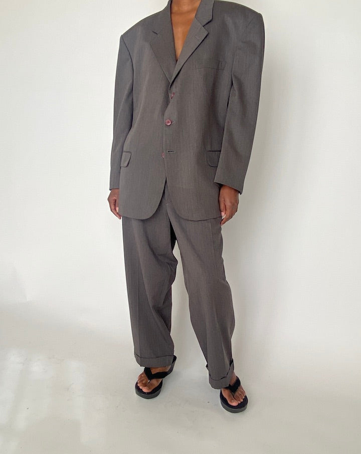 VINTAGE OVERSIZED GREY PINSTRIPED SUIT 4155