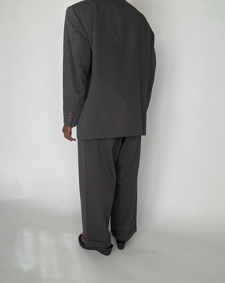 VINTAGE OVERSIZED GREY PINSTRIPED SUIT 4155
