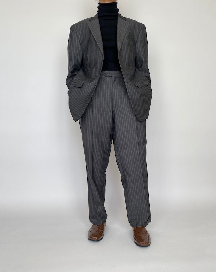 VINTAGE OVERSIZED GREY PINSTRIPED SUIT 2079