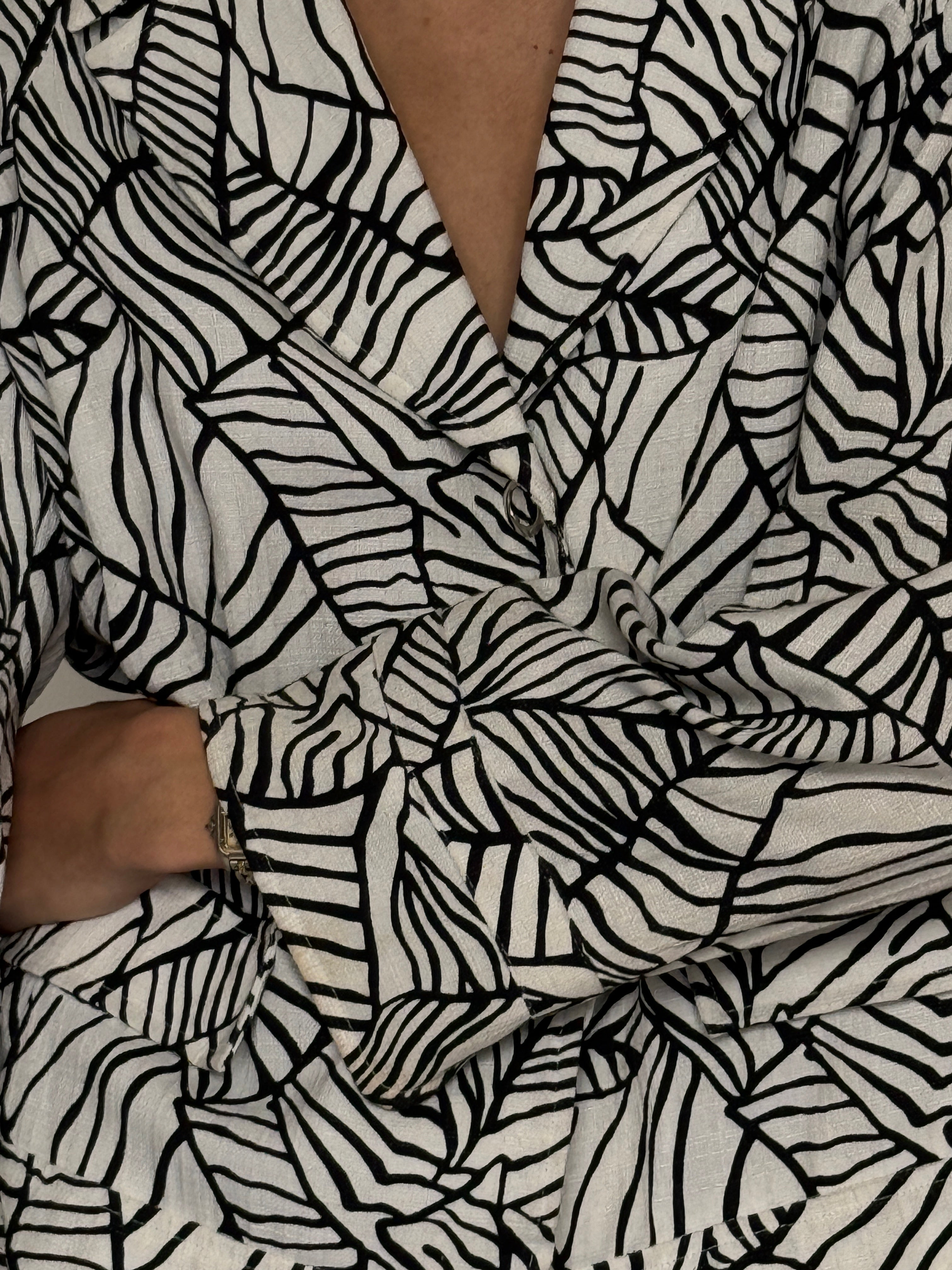 Vintage black and white abstract print blazer fabric detail