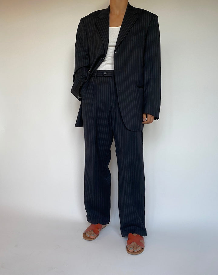 VINTAGE OVERSIZED NAVY PINSTRIPED SUIT 2689