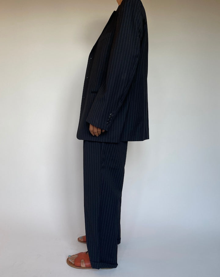 VINTAGE OVERSIZED NAVY PINSTRIPED SUIT 2689