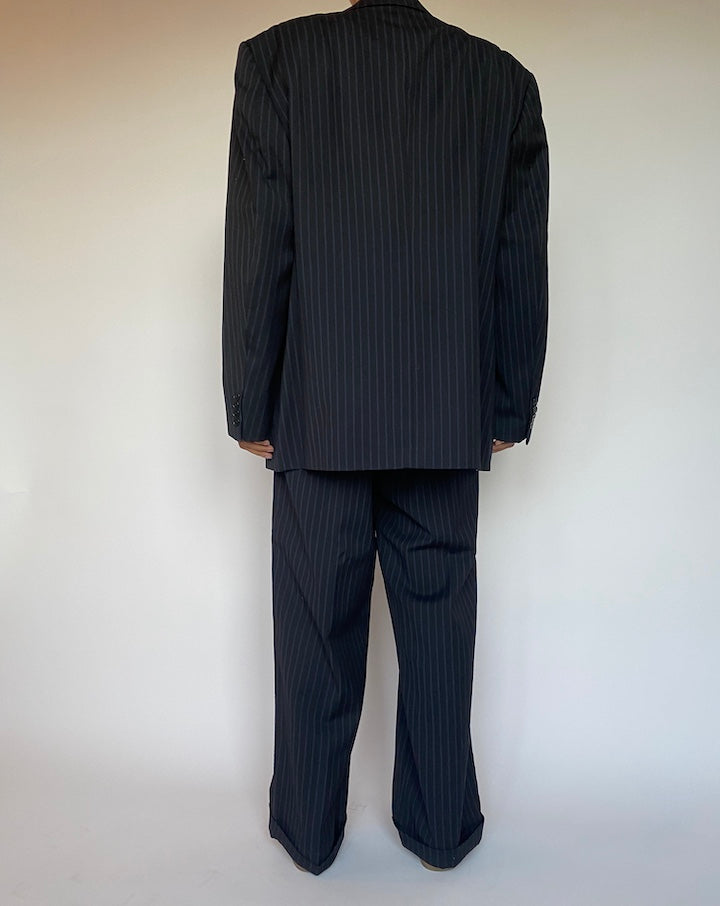 VINTAGE OVERSIZED NAVY PINSTRIPED SUIT 2689