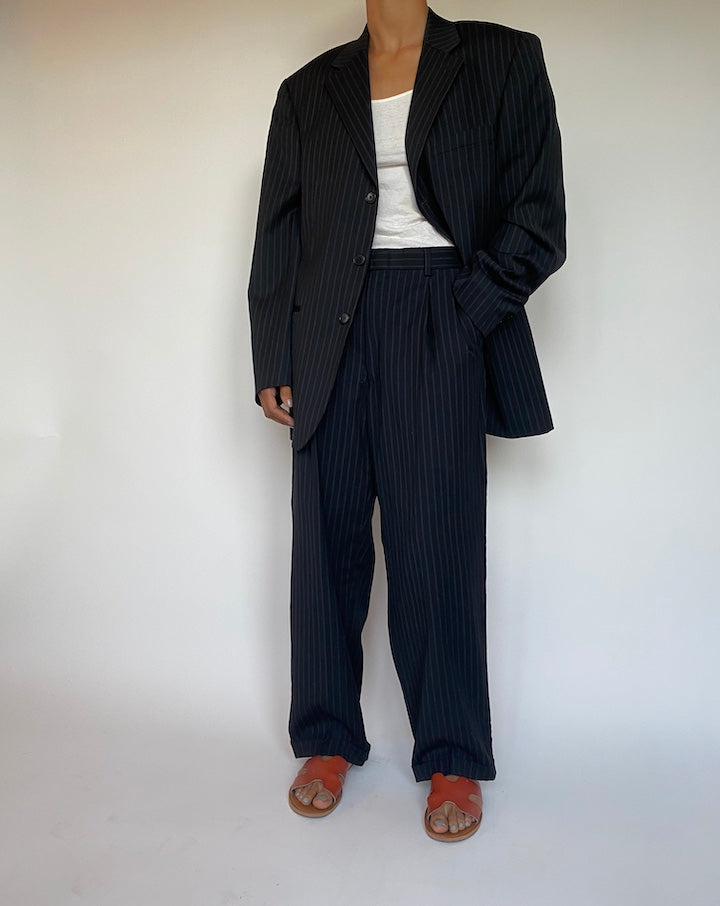 VINTAGE OVERSIZED NAVY PINSTRIPED SUIT 2689