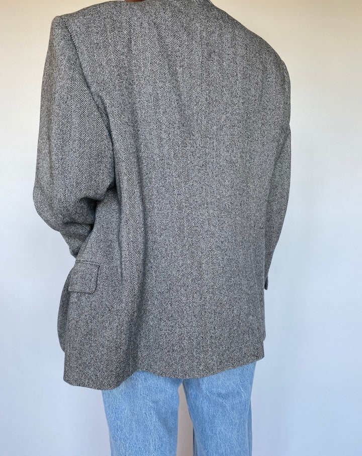 VINTAGE GREY FISHBONE BLAZER IN A WOOL/CASHMERE 1304