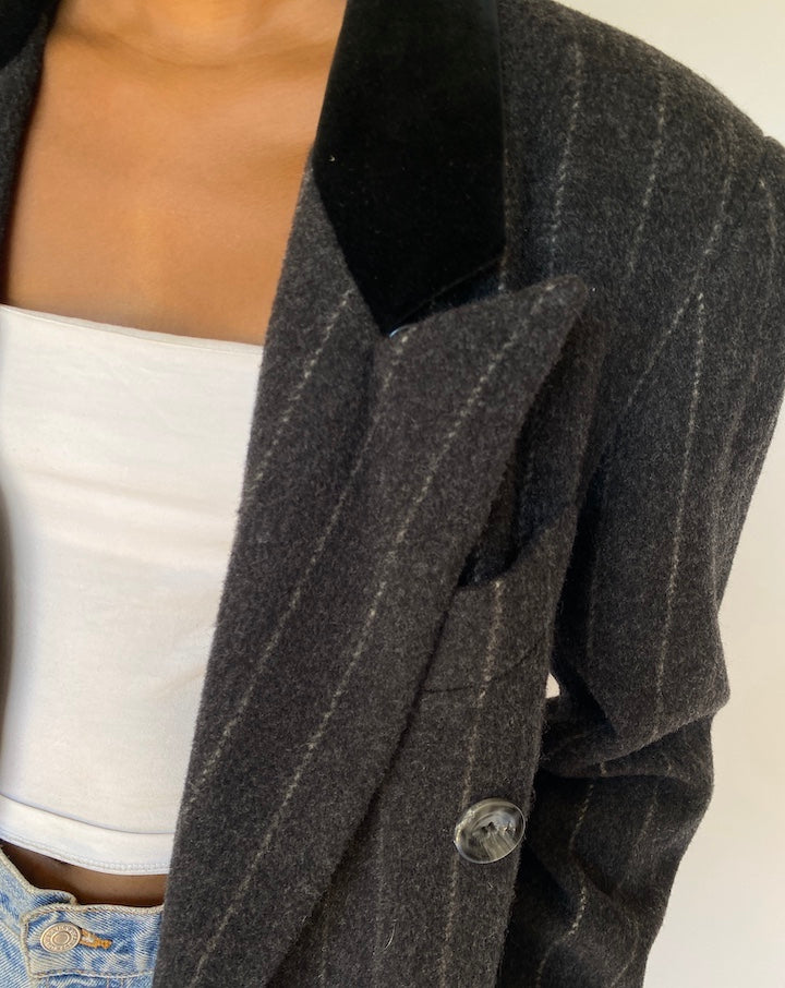 VINTAGE DARK GREY STRIPED LONG COAT WITH A VELVET COLLAR 3683