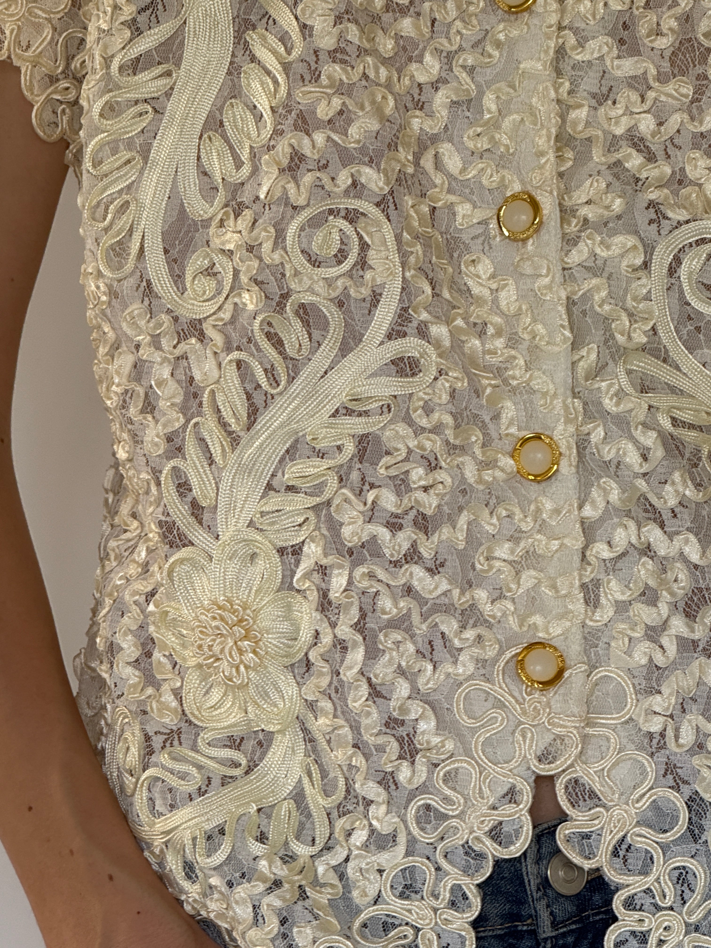Vintage cream lace floral top close-up of gold-tone button front closure