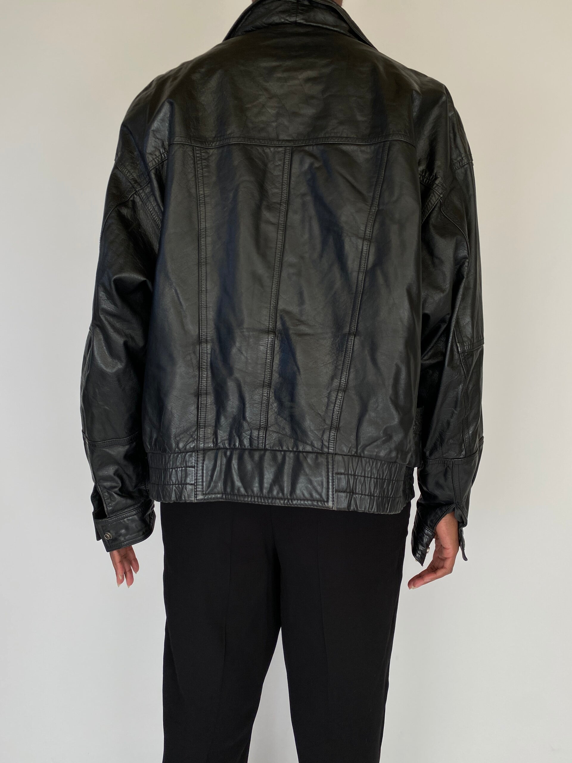VINTAGE BLACK LEATHER JACKET 2120