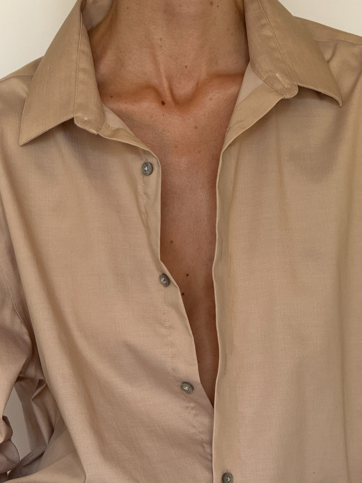 Vintage beige oversized shirt collar and button detail