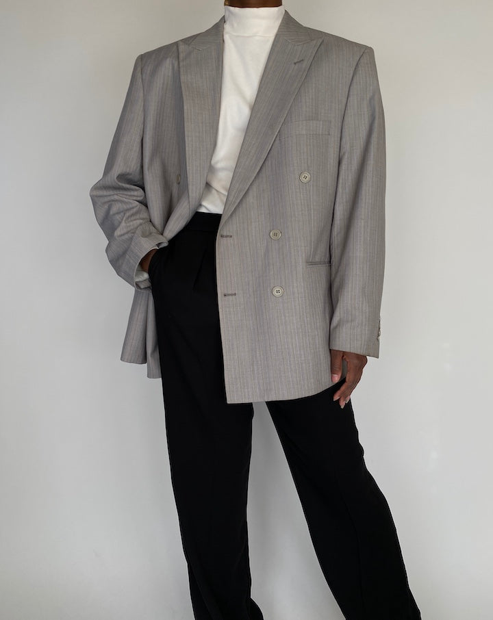 VINTAGE OVERSIZED PINSTRIPED LIGHT GREY BLAZER 2131