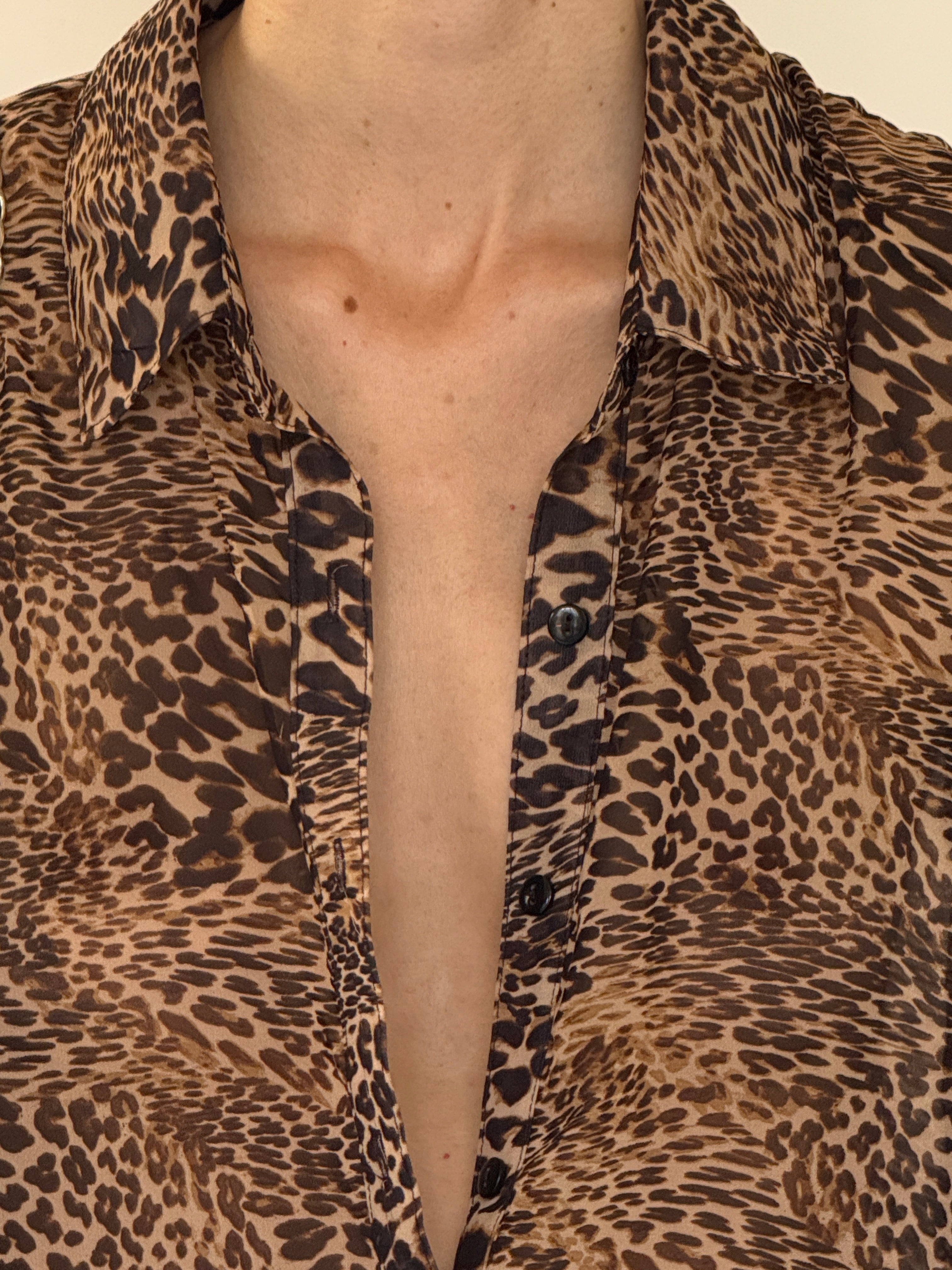 Vintage animal print shirt collar detail
