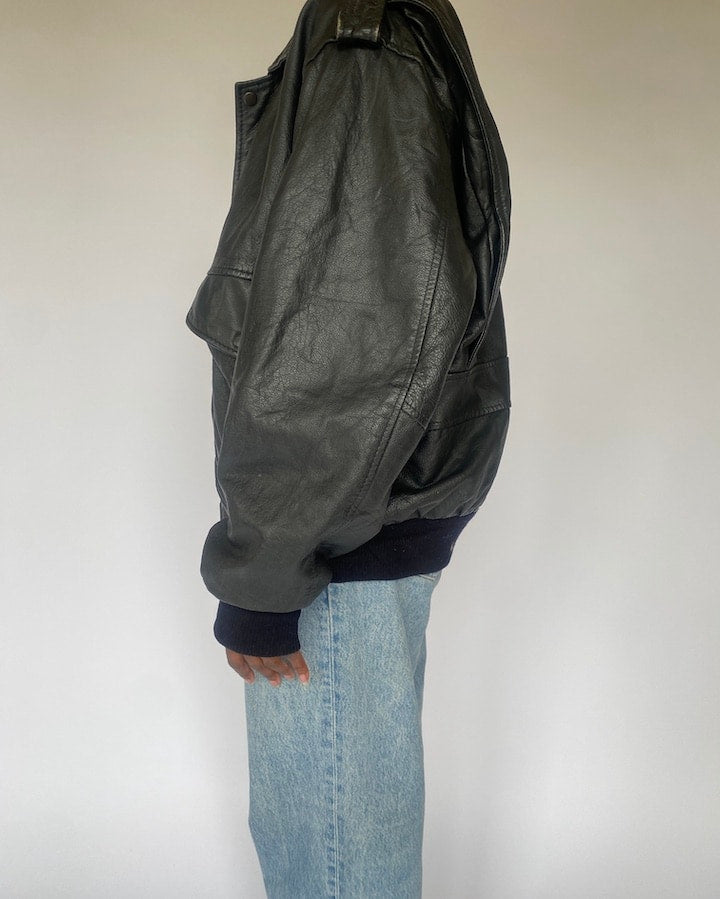 VINTAGE OVERSIZED BLACK BOMBER LEATHER JACKET 4954