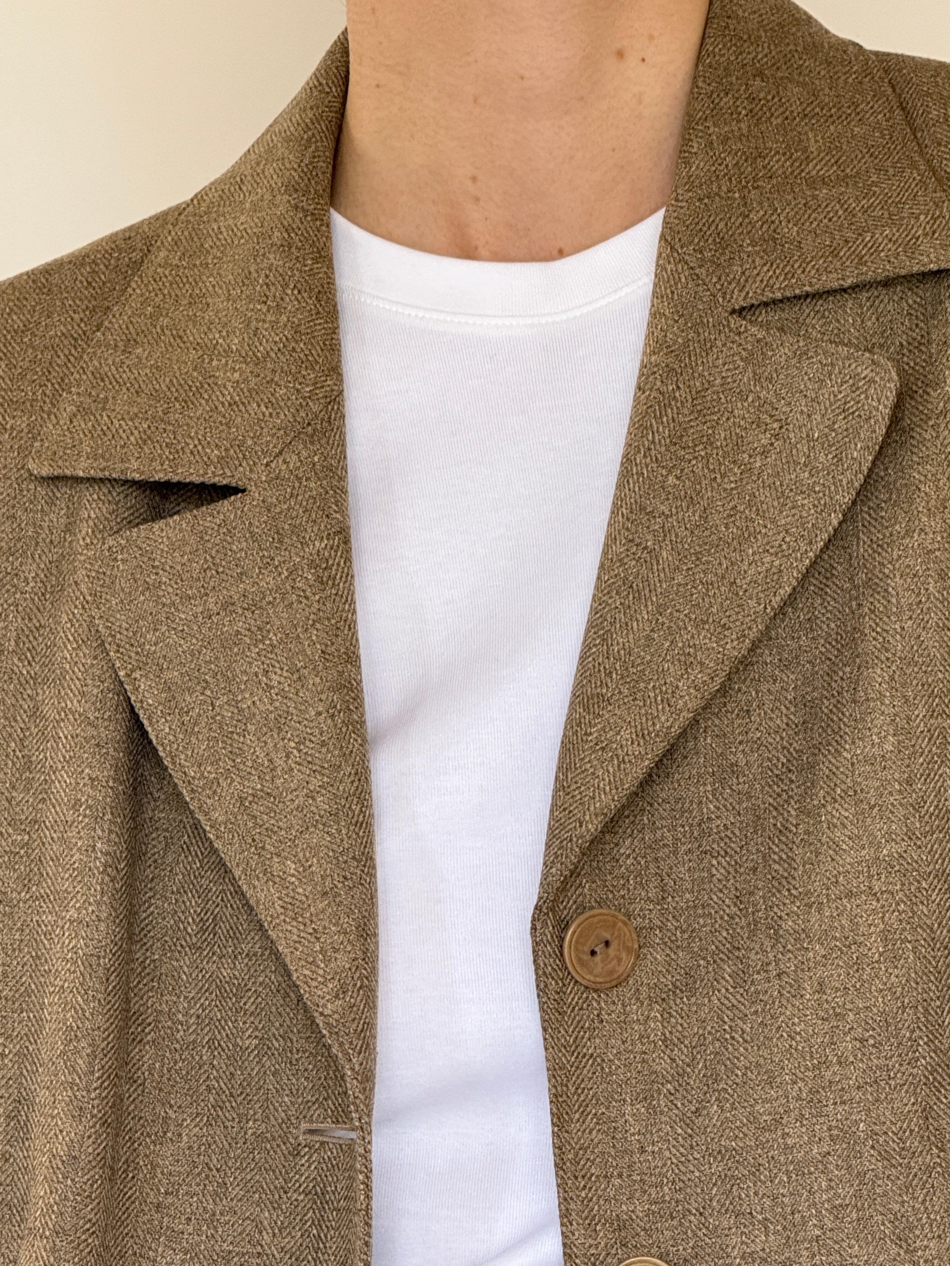 Vintage notched lapel detail