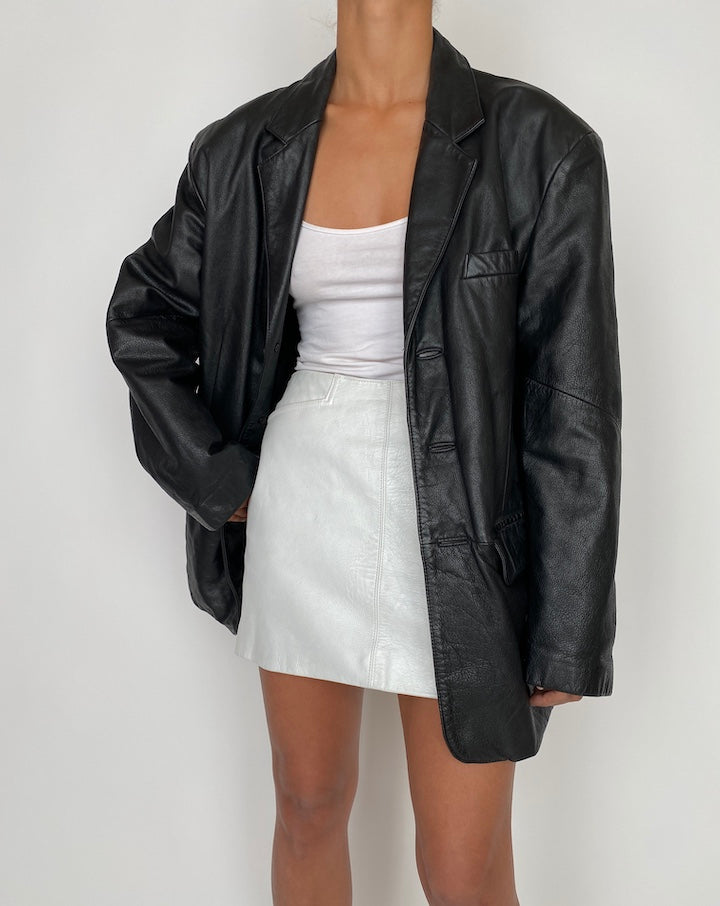 VINTAGE BLACK LEATHER JACKET 2750