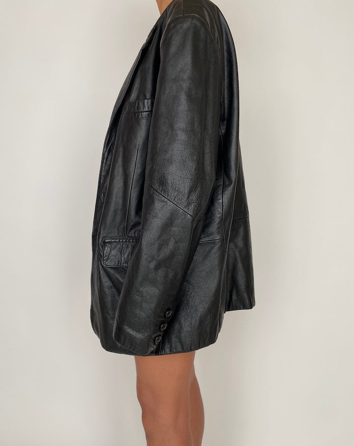 VINTAGE BLACK LEATHER JACKET 2750
