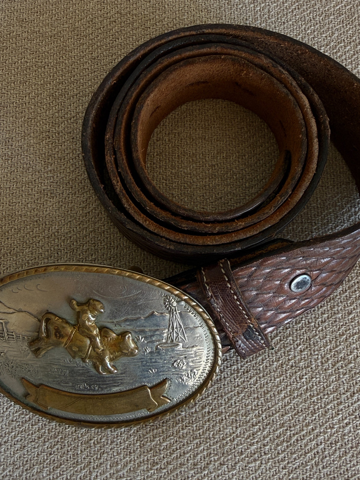 Vintage Western-inspired brown belt rolled leather and buckle detail