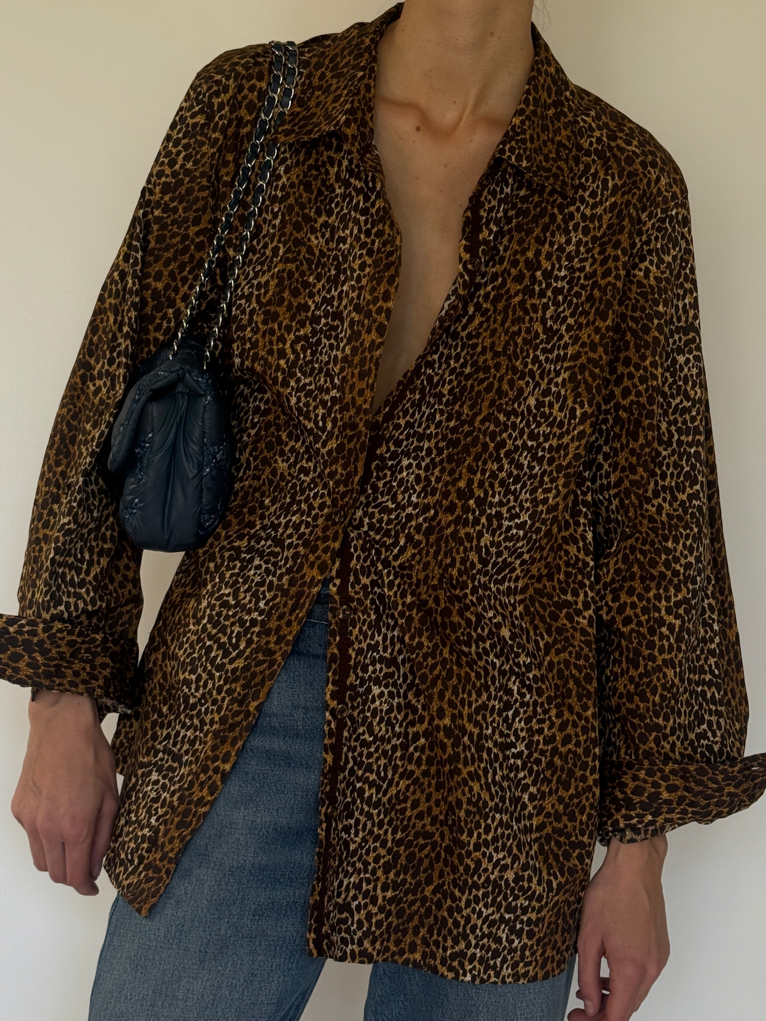 Vintage leopard print shirt button detail front closure