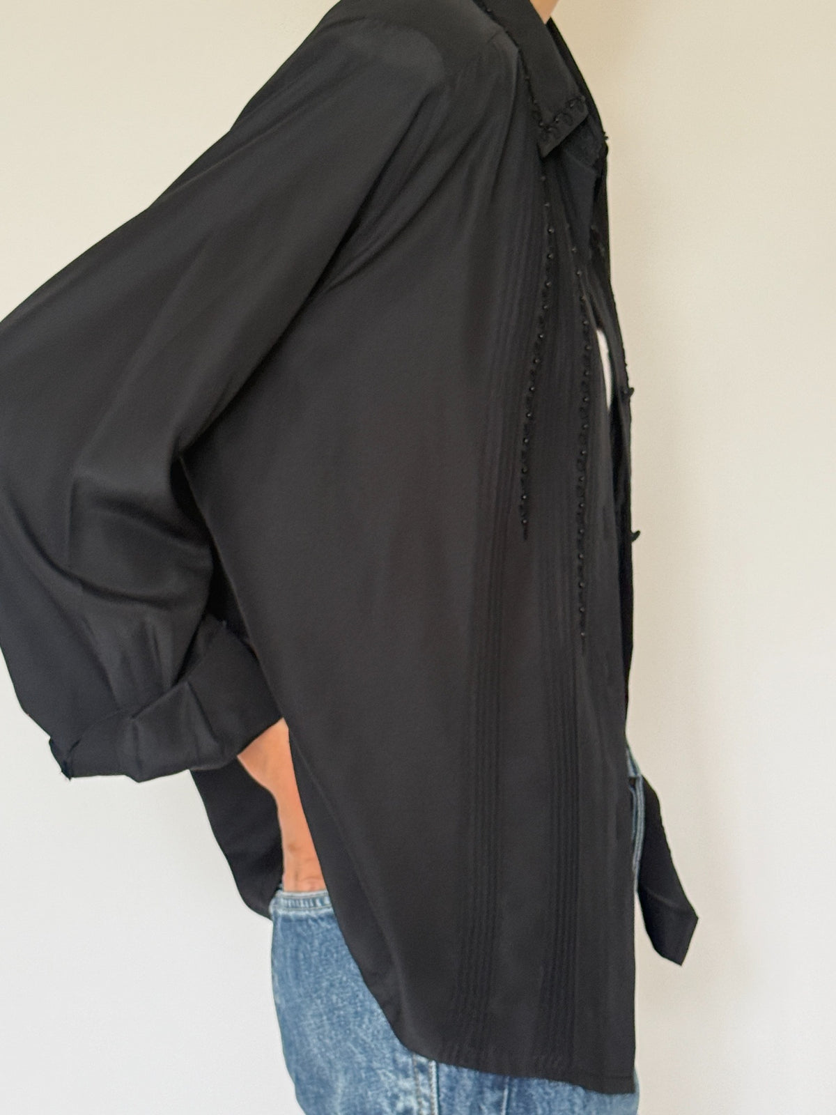 Side view black blouse with long sleeves