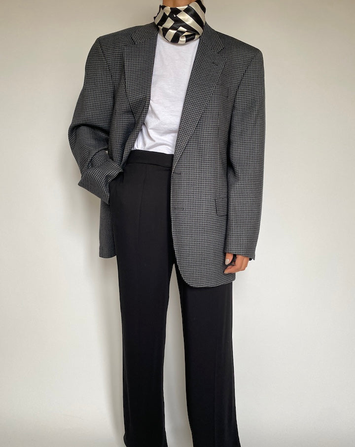 VINTAGE OVERSIZED HOUNDSTOOTH BLAZER IN GREY AND BLACK 2165