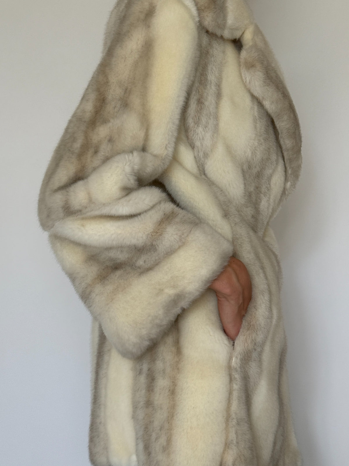 Vintage faux fur coat ivory and taupe final angle