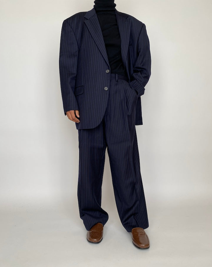 VINTAGE OVERSIZED PINSTRIPED NAVY RALPH LAUREN SUIT 2082