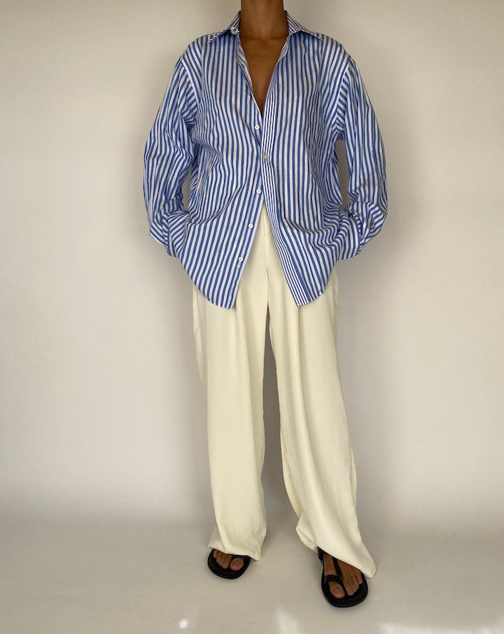 VINTAGE BLUE AND WHITE STRIPED BUTTON DOWN SHIRT 2251