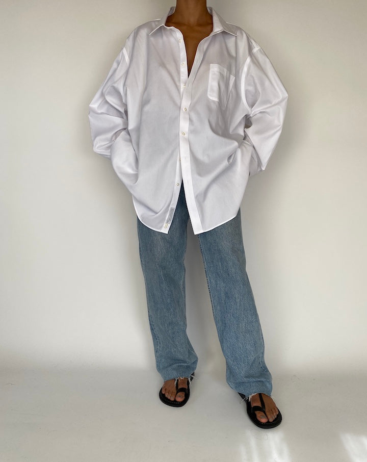 VINTAGE OVERSIZED WHITE THIN STRIPED BUTTON DOWN SHIRT 2270