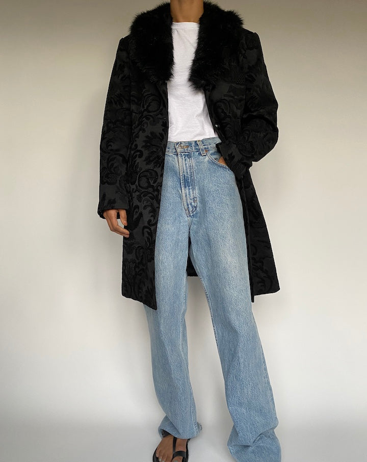VINTAGE BLACK PATTERNED COAT WITH A FAUX FUR COLLAR 2602