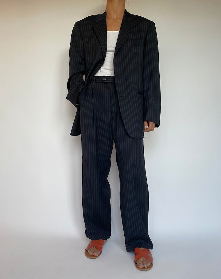 VINTAGE OVERSIZED NAVY PINSTRIPED SUIT 2689