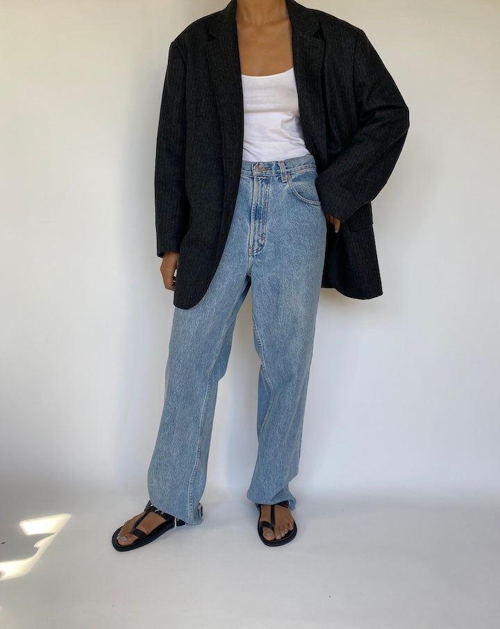 VINTAGE OVERSIZED DARK GREY PINSTRIPED BLAZER 3218