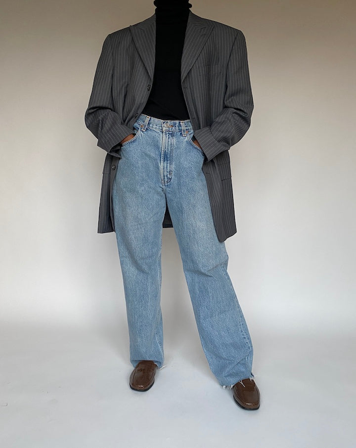 VINTAGE OVERSIZED BEAUTIFUL GREY PINSTRIPED BLAZER 1695