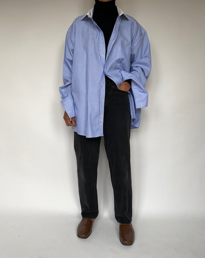 VINTAGE BLUE AND WHITE STRIPED BUTTON DOWN SHIRT 1958