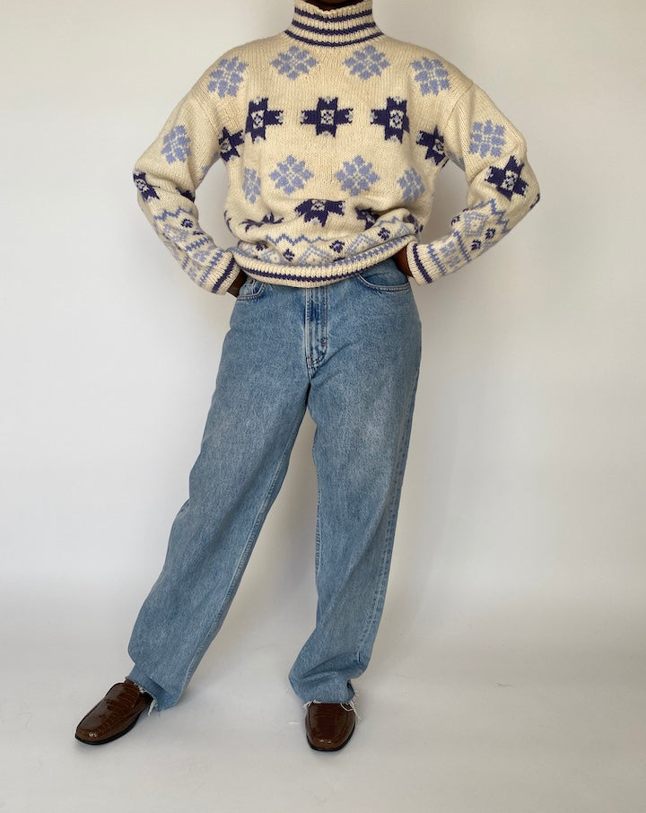 VINTAGE OFF WHITE SWEATER WITH SNOW FLAKES 1984